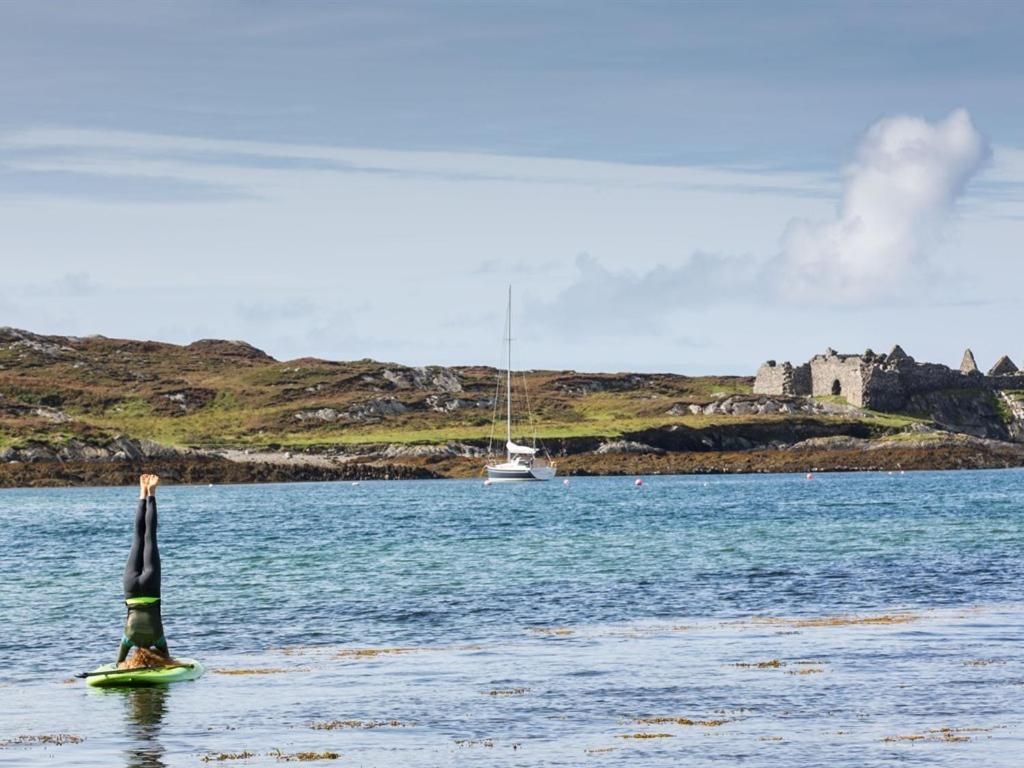The Beach, Days Bar And B&B Inishbofin Bagian luar foto