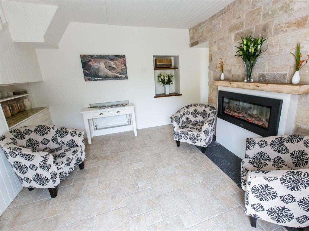 The Beach, Days Bar And B&B Inishbofin Bagian luar foto