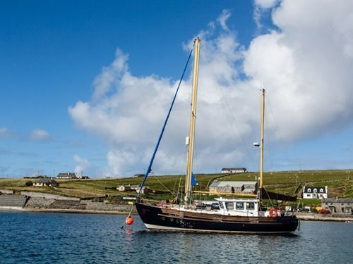 The Beach, Days Bar And B&B Inishbofin Bagian luar foto